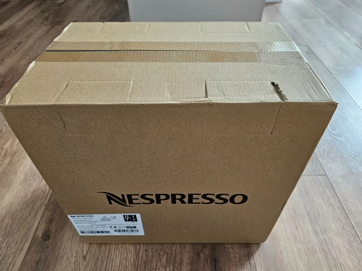 Nespresso Vertuo Next Deluxe coffee machine - Image 1