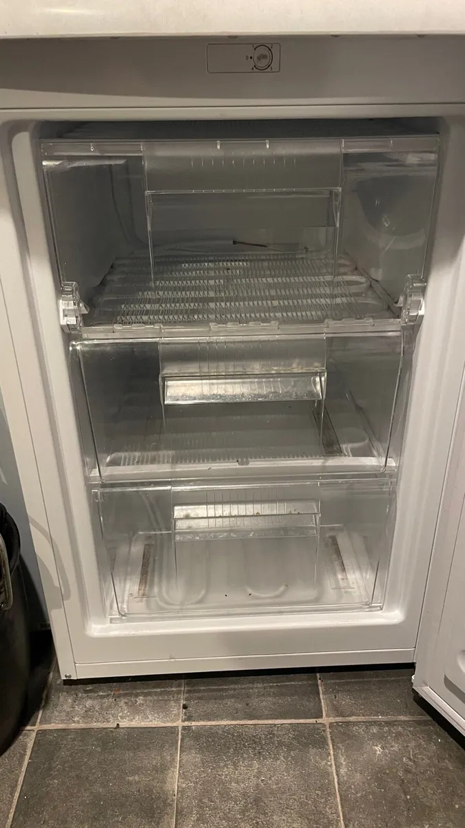 PowerPoint Mini freezer - Image 1