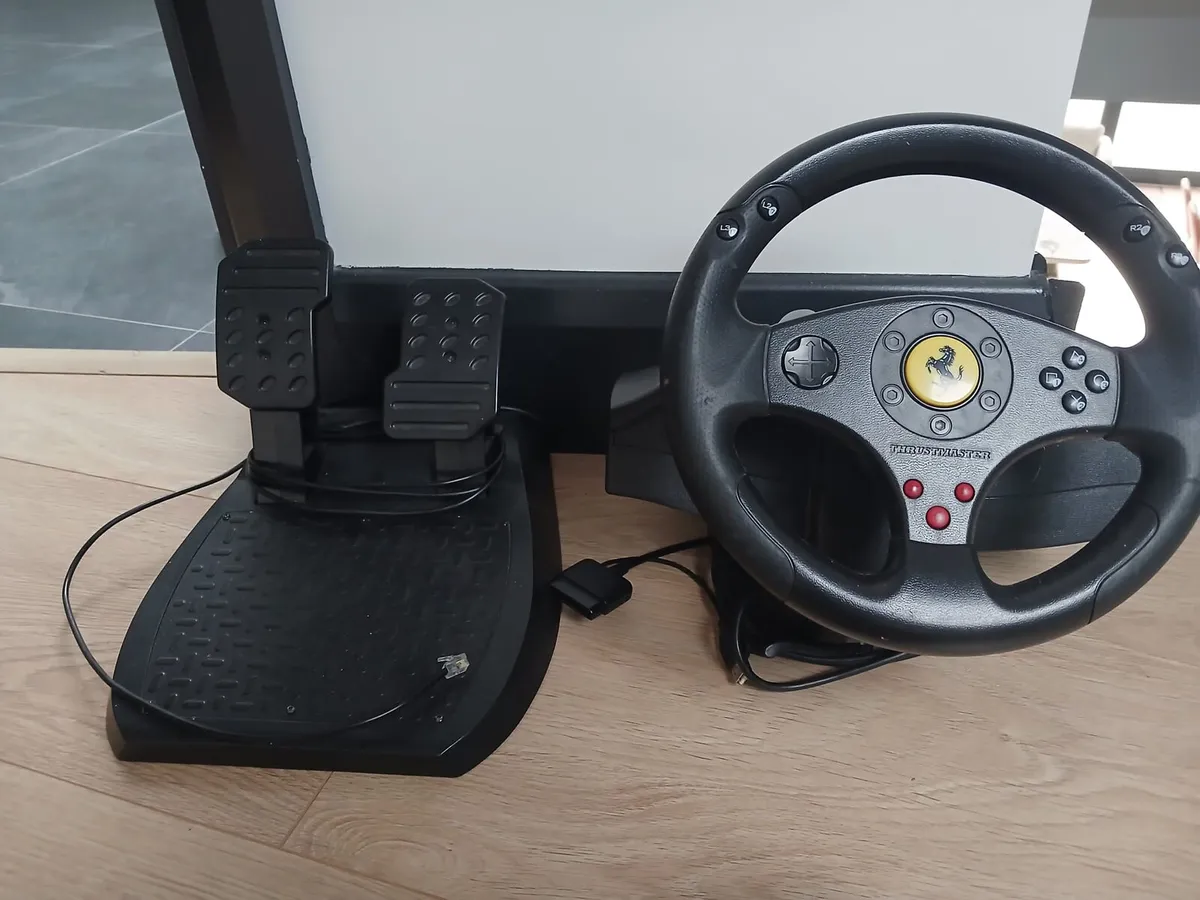 PS3 Thrustmaster Ferrari racing wheel & pedal set - Image 1