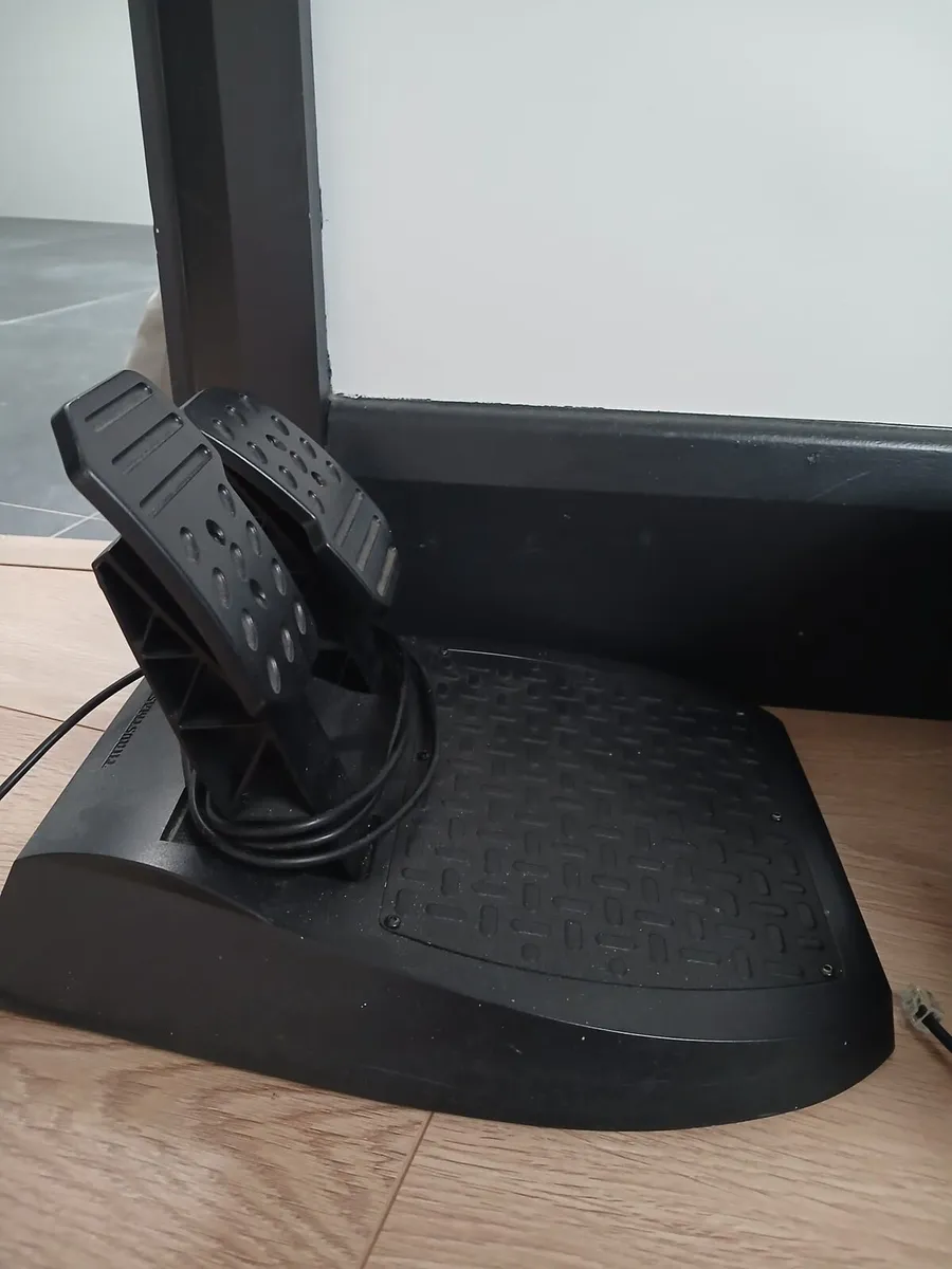 PS3 Thrustmaster Ferrari racing wheel & pedal set - Image 3