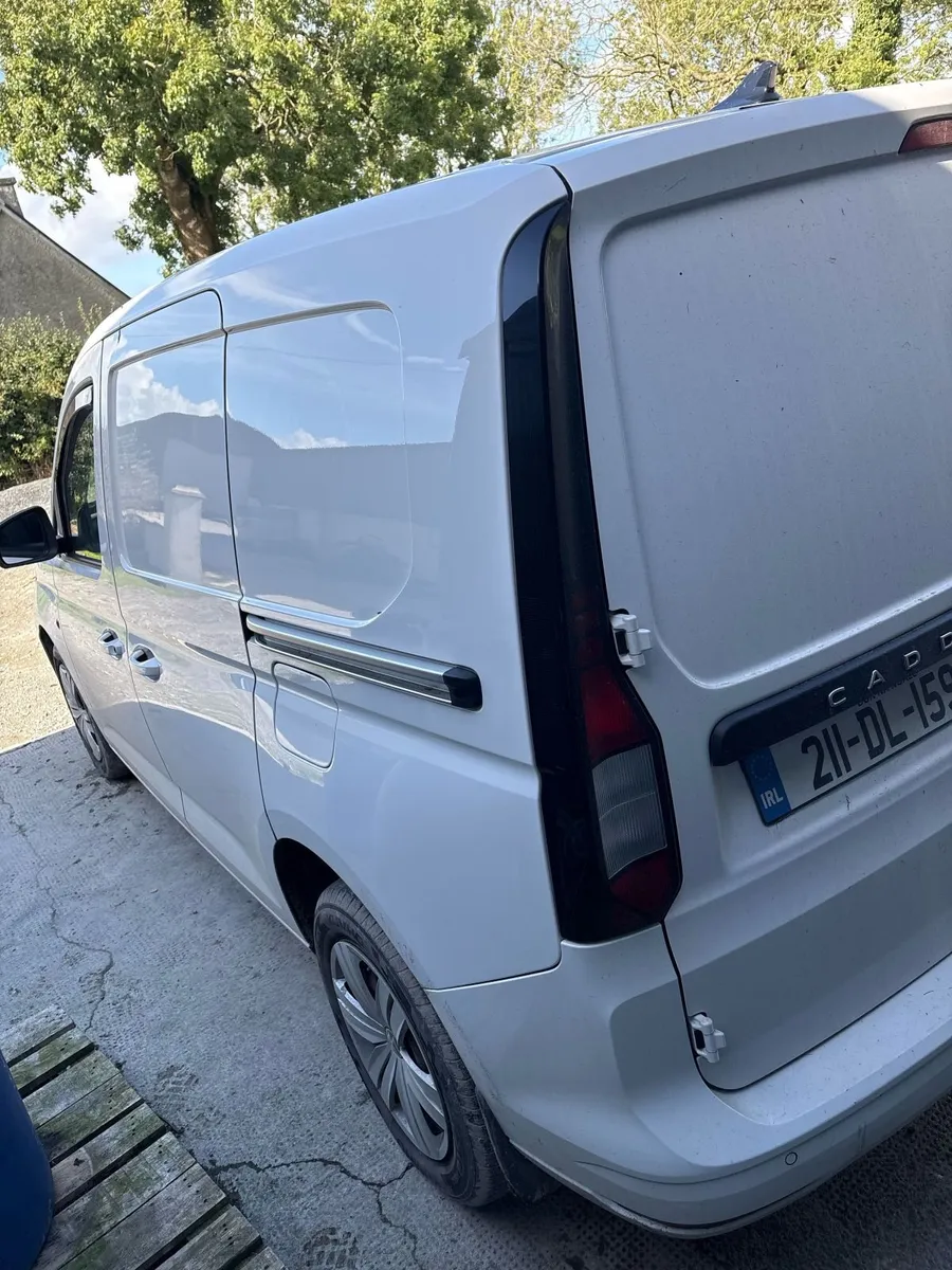 Volkswagen Caddy 2021 - Image 2