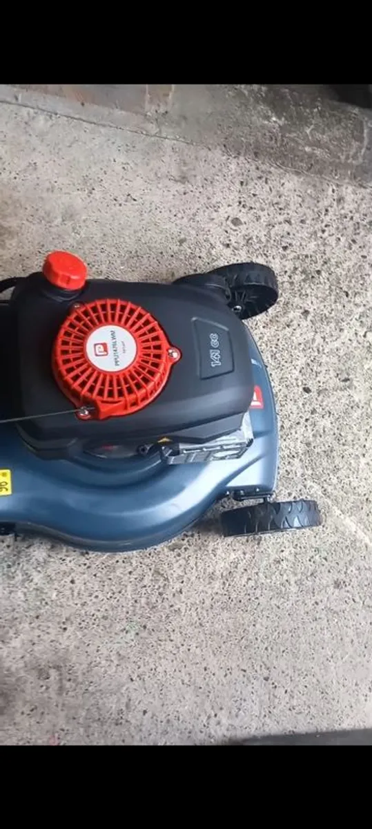 Petrol lawnmower - Image 2