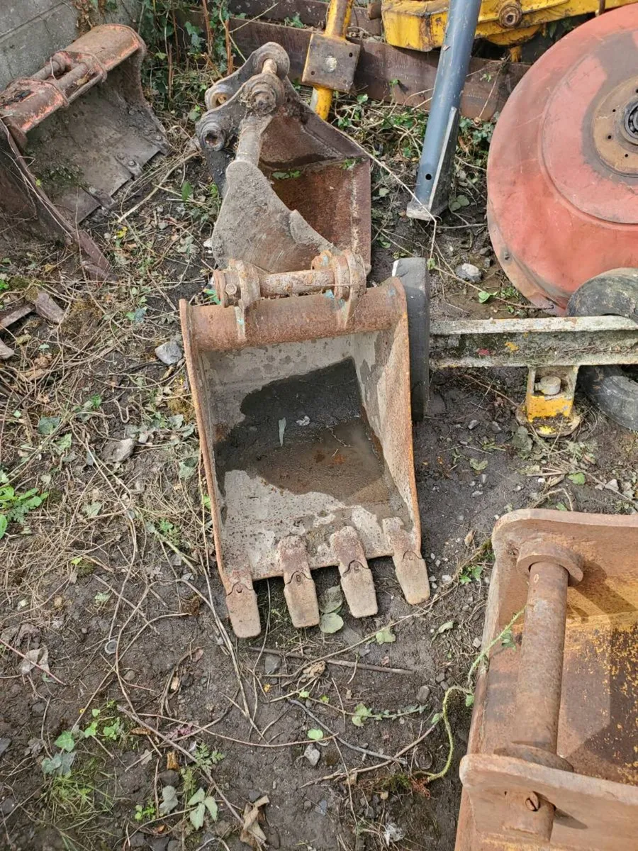 Selection of digger buckets - Image 4
