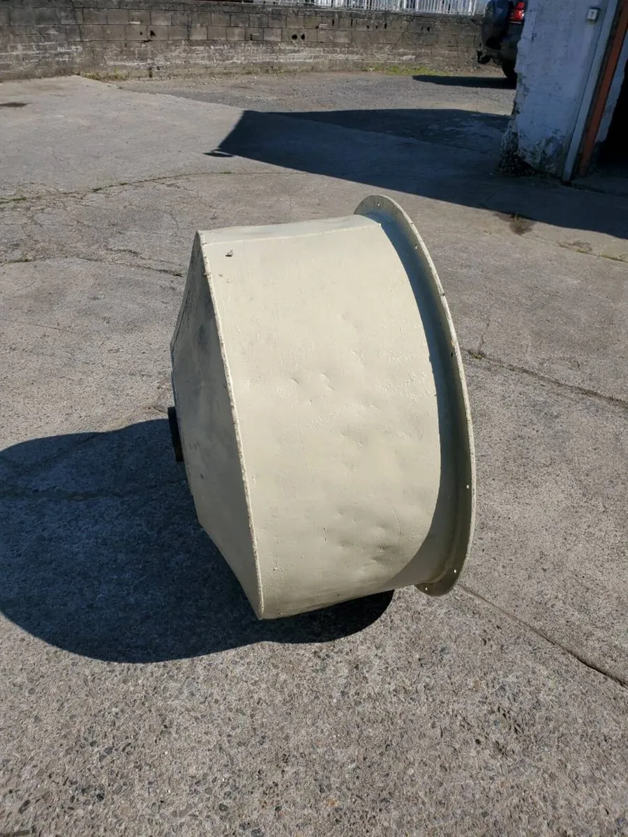 U - Image 4