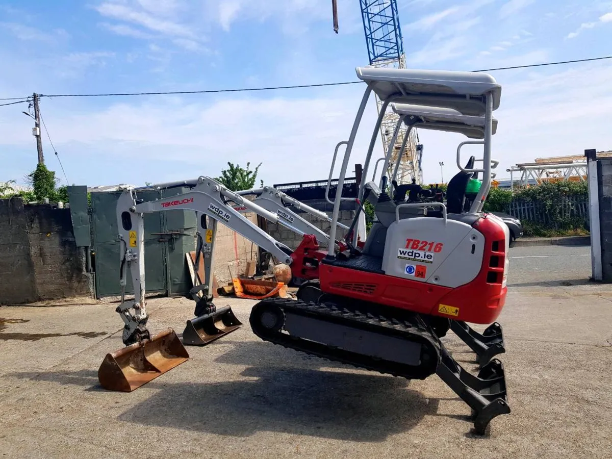 Takeuchi mini digger - Image 4