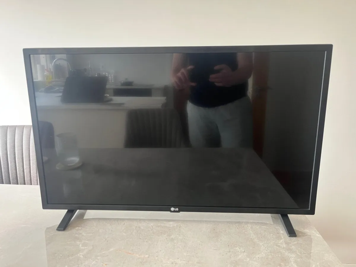 LG 32 inch Full HD Smart TV - Image 2