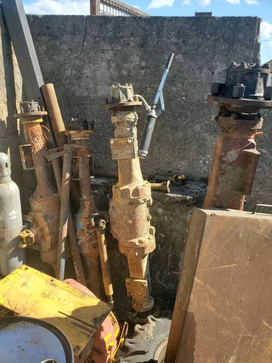 Dumper wheels and axles - Image 1