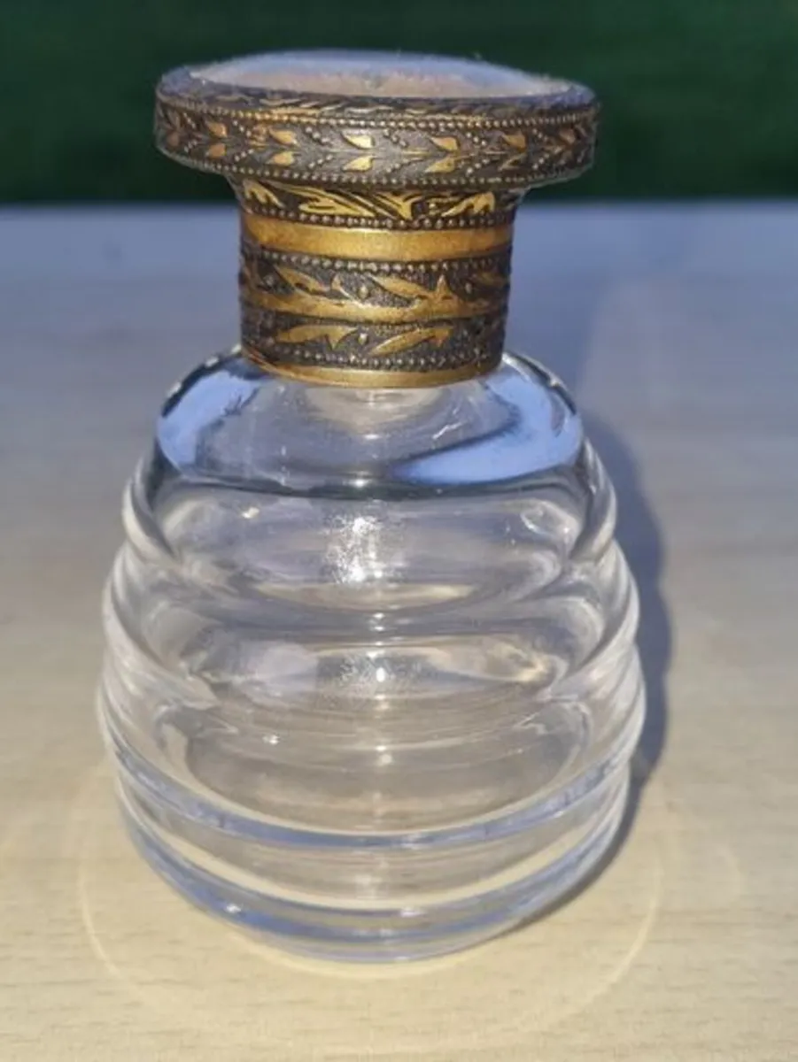 Antique perfume bottle - Image 1