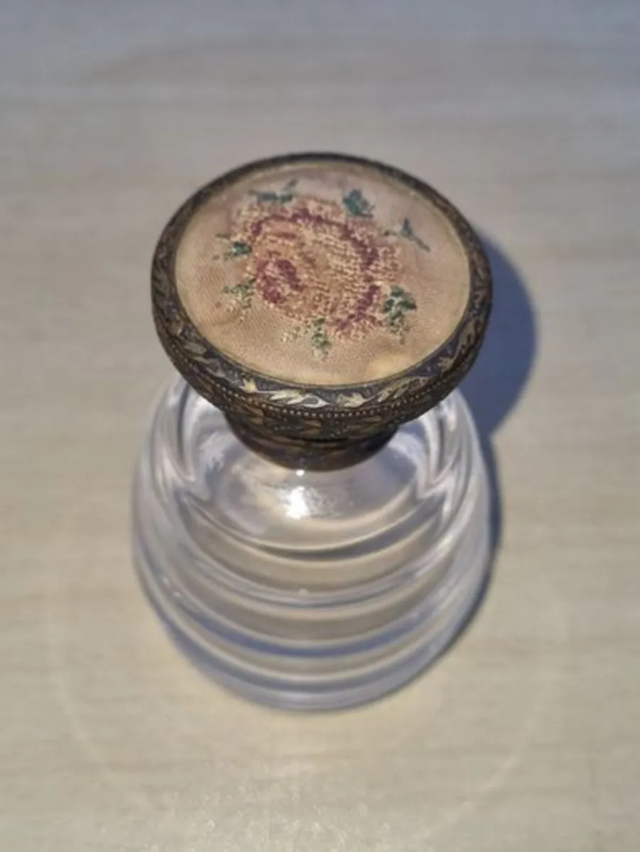 Antique perfume bottle - Image 2