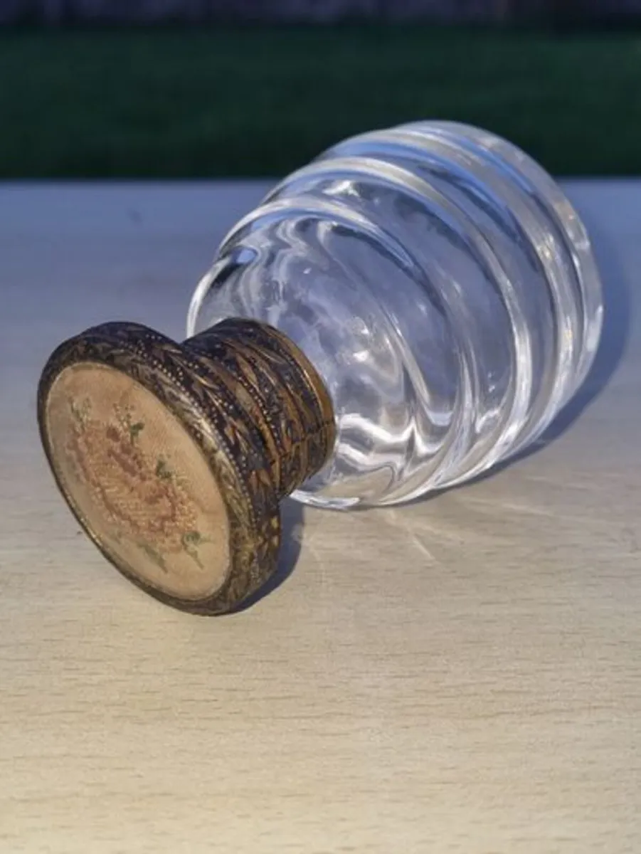Antique perfume bottle - Image 3