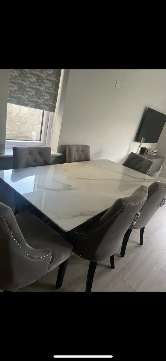 Dining table & chairs - Image 1