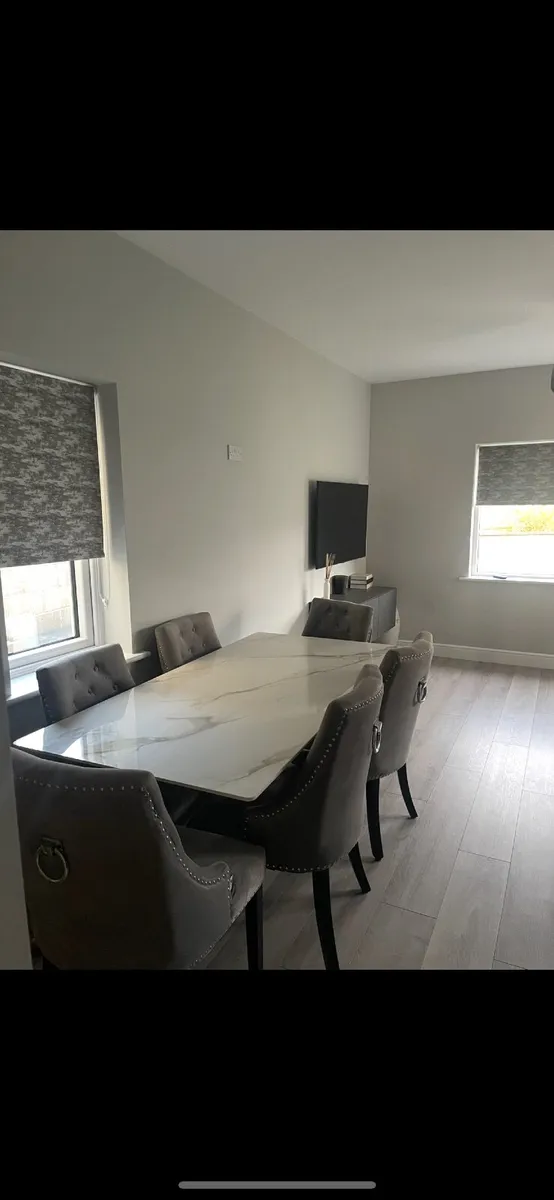 Dining table & chairs - Image 2