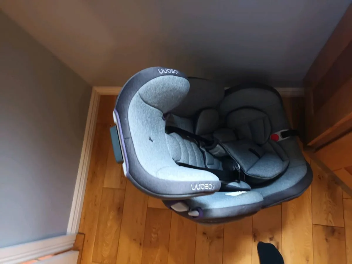 Child car seat - Image 1