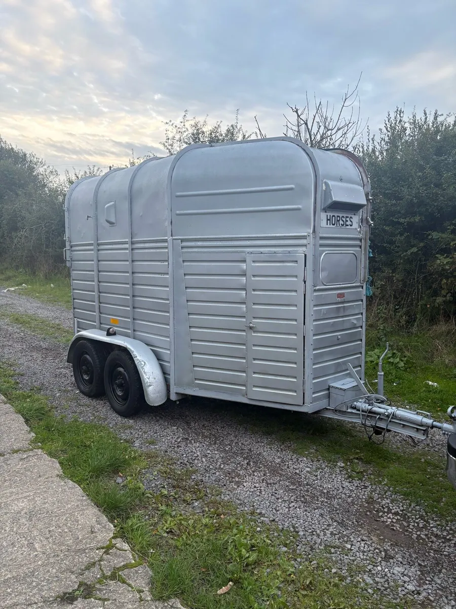Old style rice horse box - Image 1