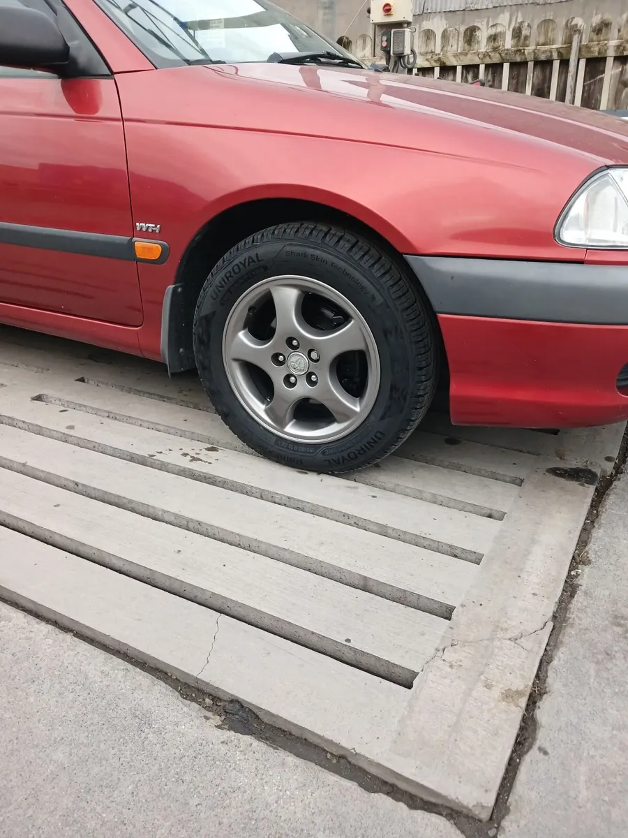 Toyota Avensis 2001 - Image 3