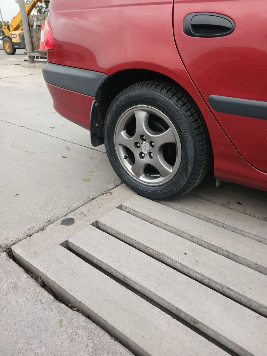 Toyota Avensis 2001 - Image 4
