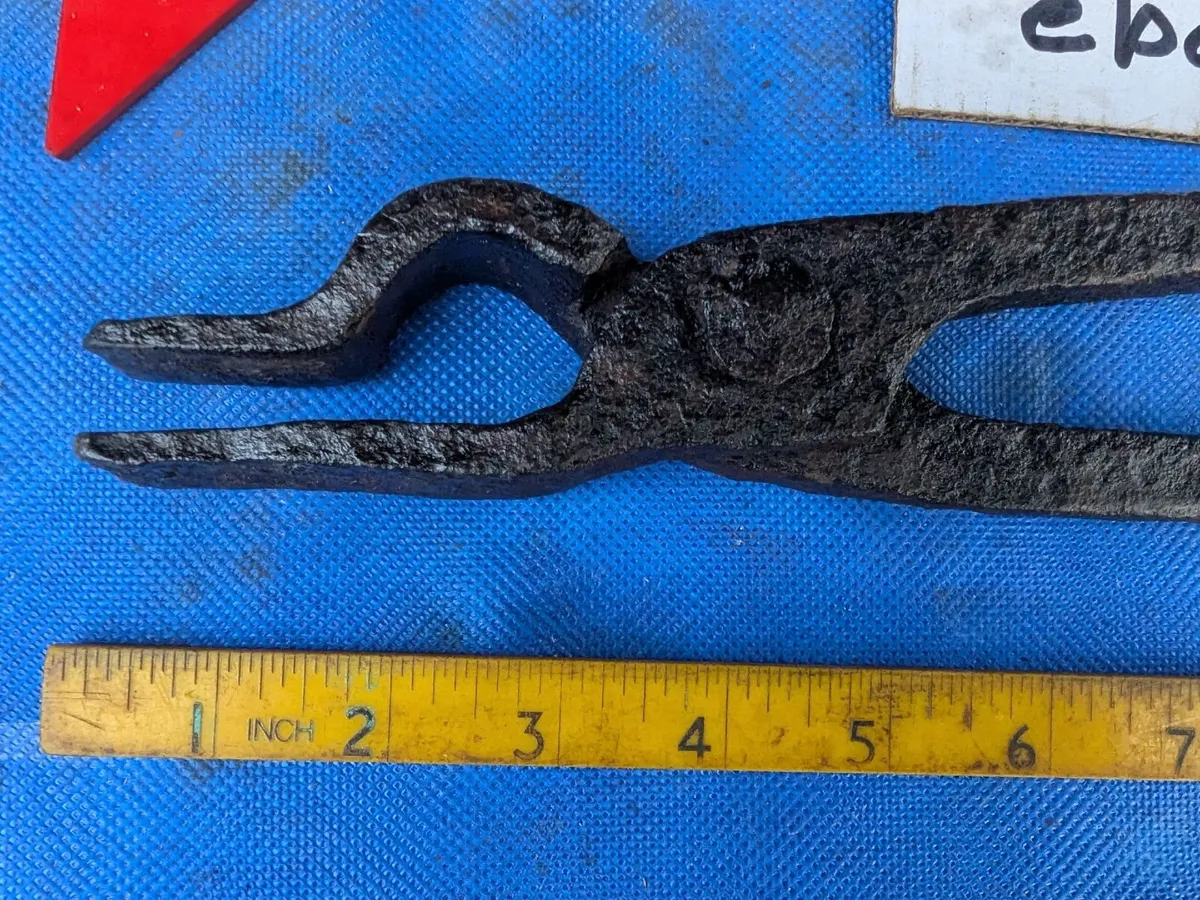 Versatile Blacksmiths Tongs - Image 2