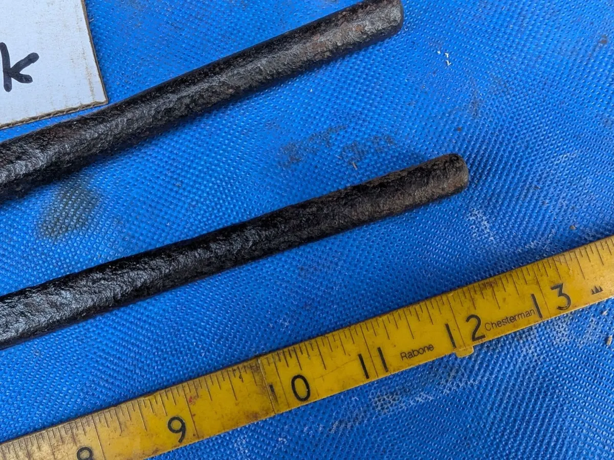 Versatile Blacksmiths Tongs - Image 4