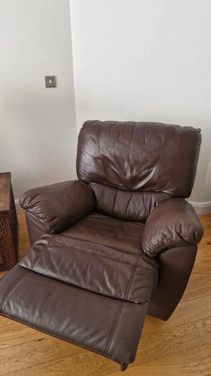 Suite of reclining leather sofas - Image 4