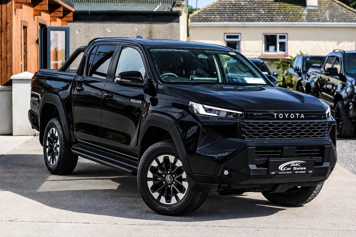 2026 TOYOTA HILUX INVINCIBLE - Image 2