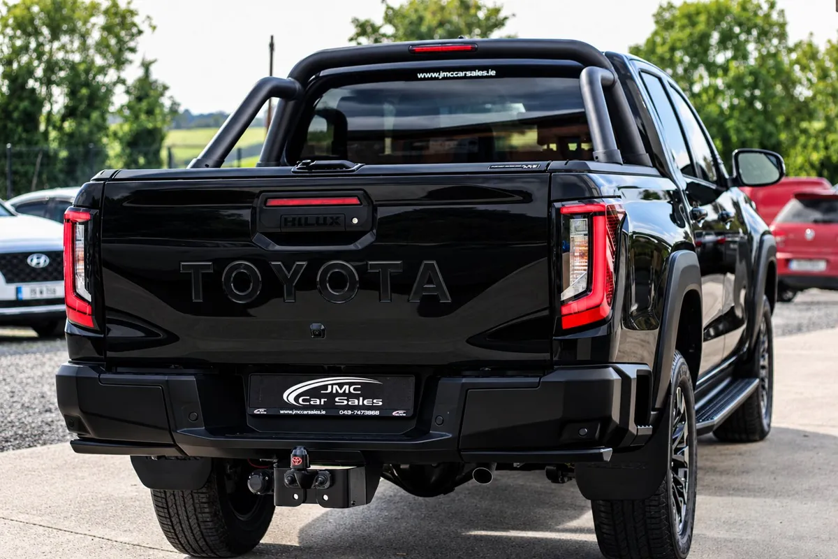 2026 TOYOTA HILUX INVINCIBLE - Image 3