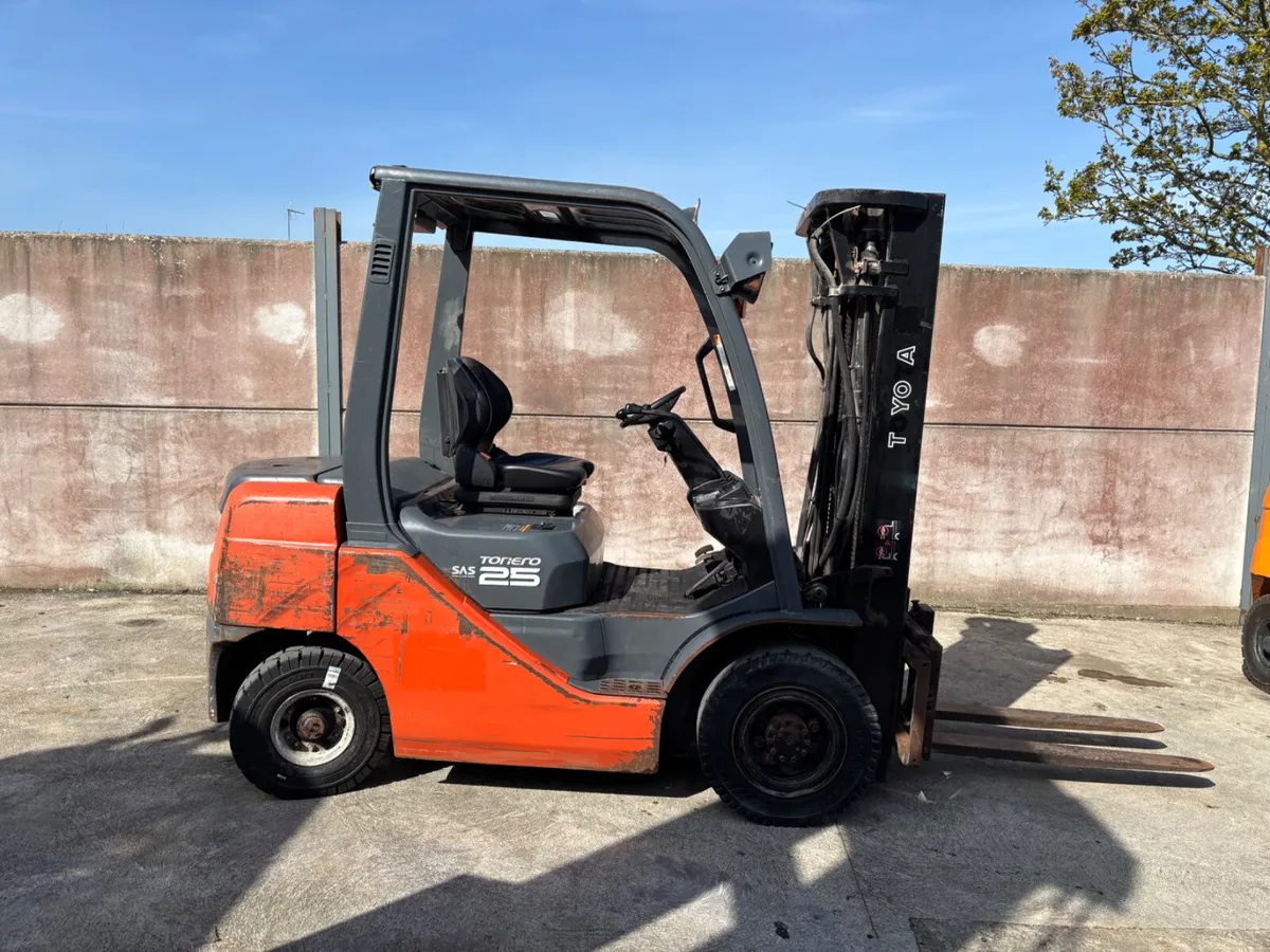 Toyota 2.5 ton diesel forklift - Image 4