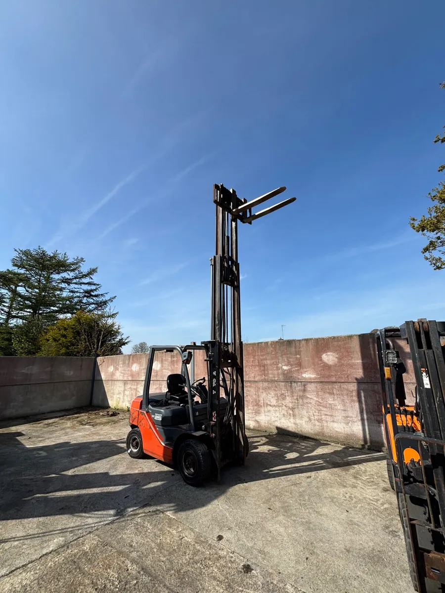 Toyota 2.5 ton diesel forklift - Image 2
