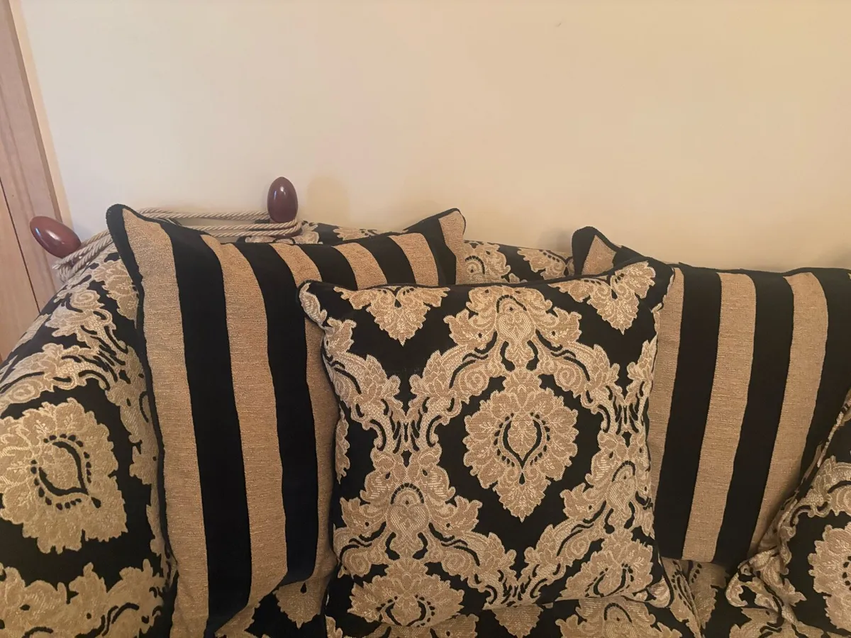 3+2+1 Sofa Suite - Image 4
