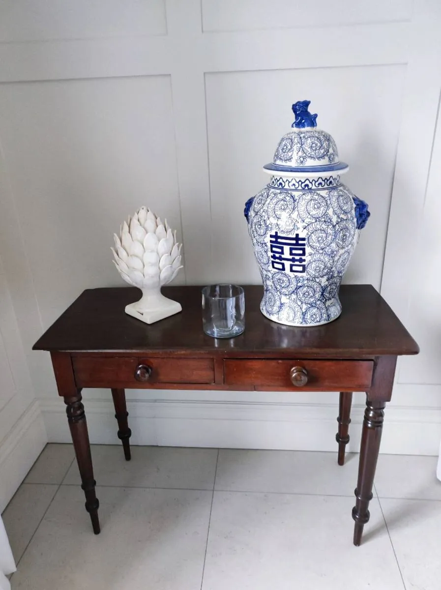 Vintage side table - Image 1