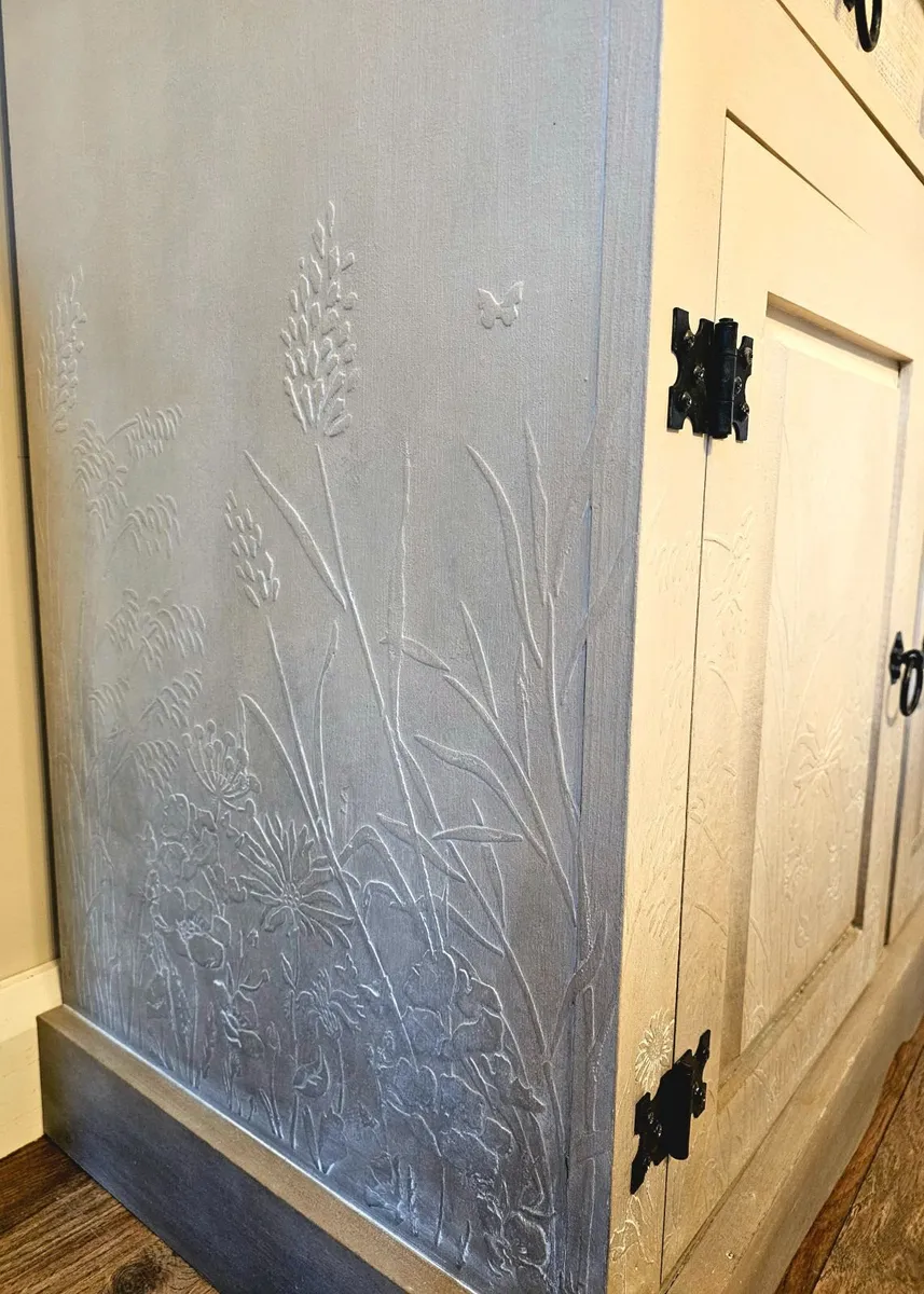 Mexican pine cabinet - Image 4