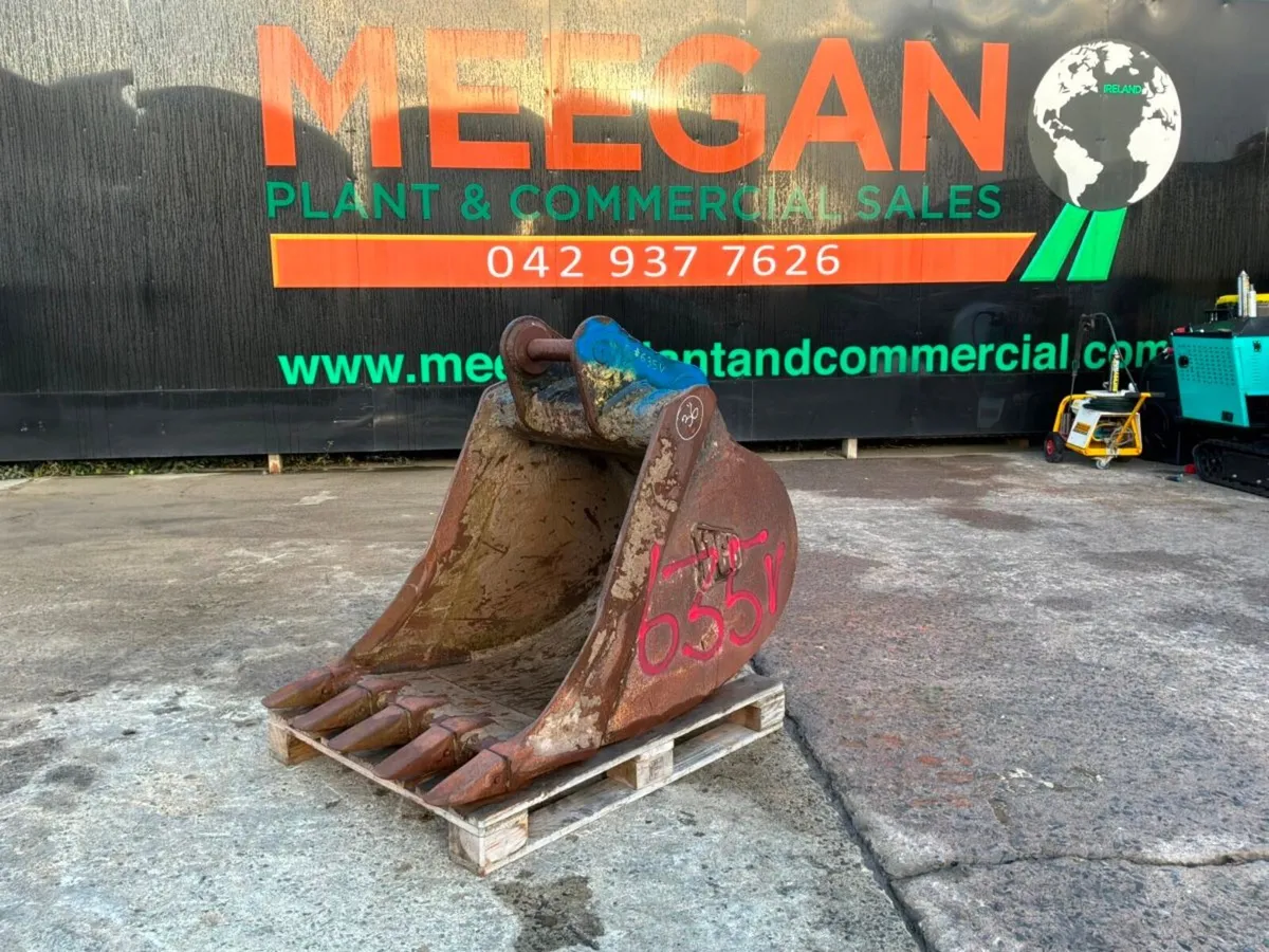 36" JCB digging bucket......65mm pins......635v. - Image 1