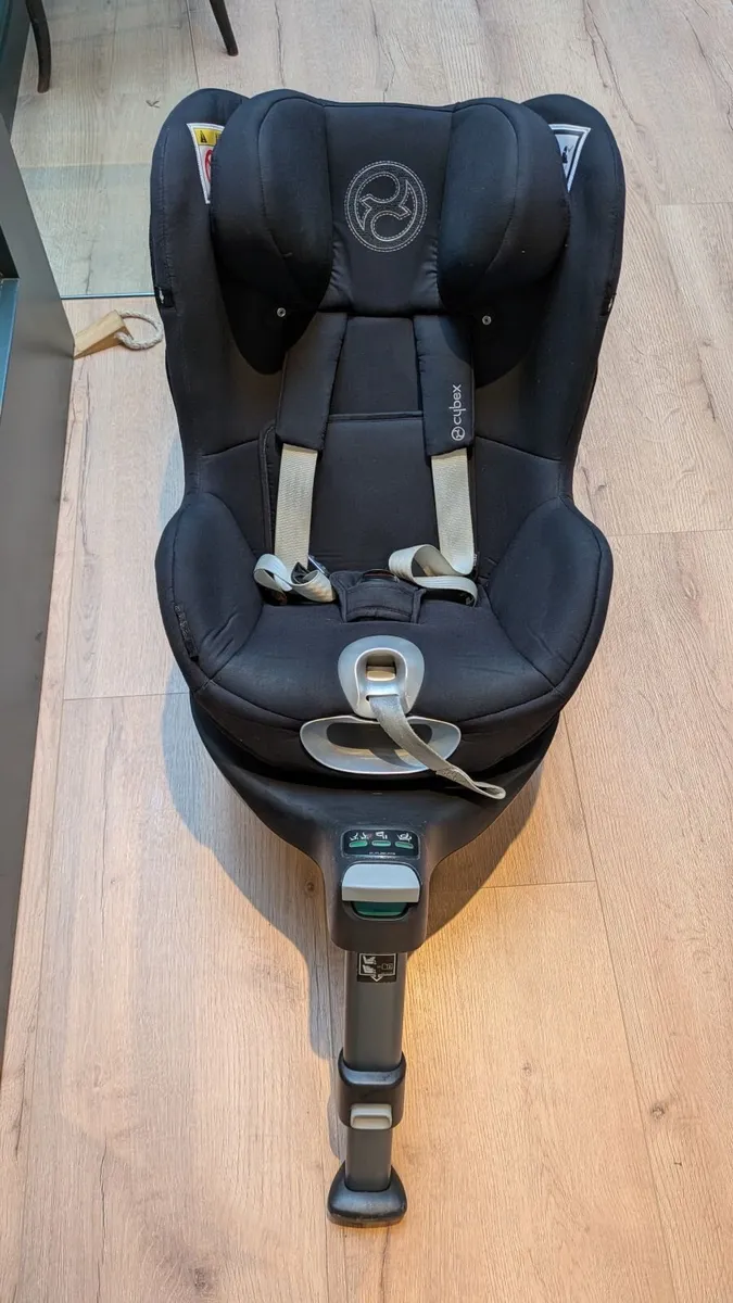 Cybex Sirona Z iSize Rotating Carseat+Base Z (0-4) - Image 1