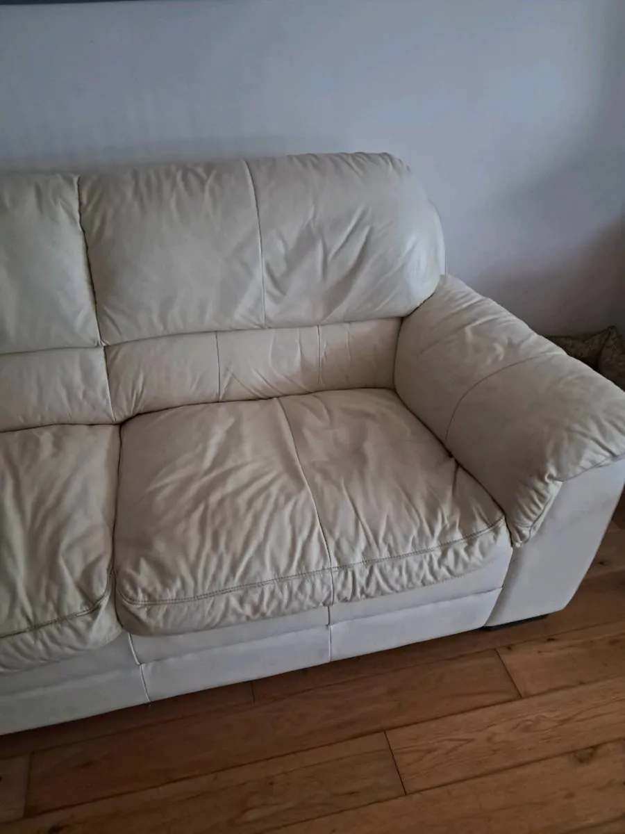 3 seater cream leather couch perfect condition - Image 2