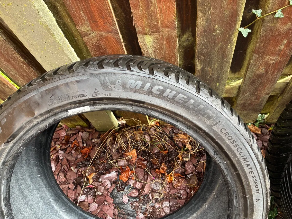 275/35R19 Michelin Crossclimate Sport 3 tyres - Image 3