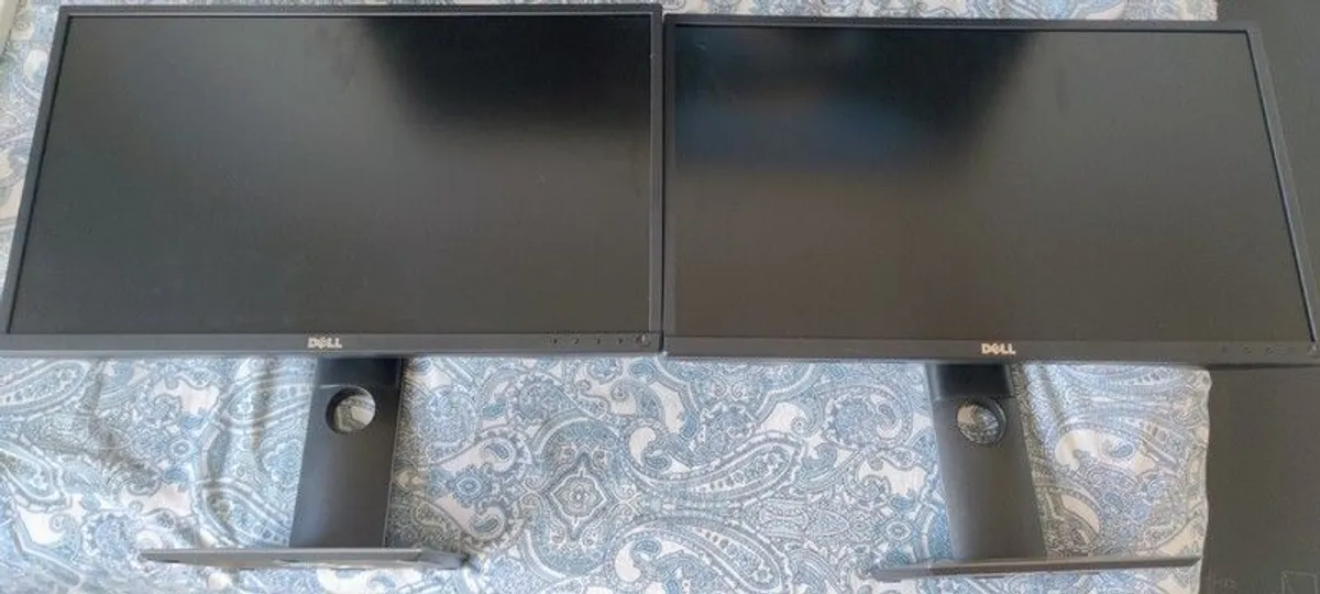 2 Monitors DELL 24" - Image 1