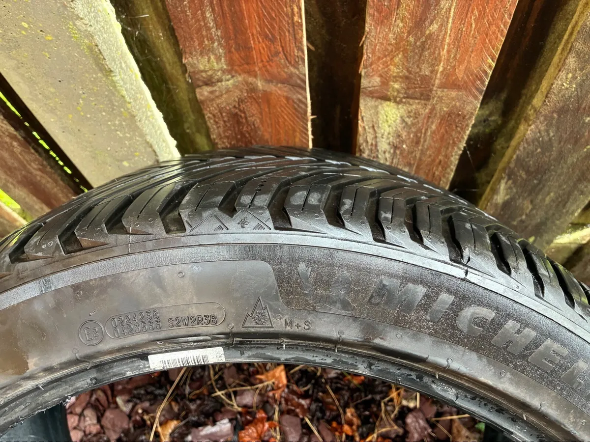 275/35R19 Michelin Crossclimate Sport 3 tyres - Image 4