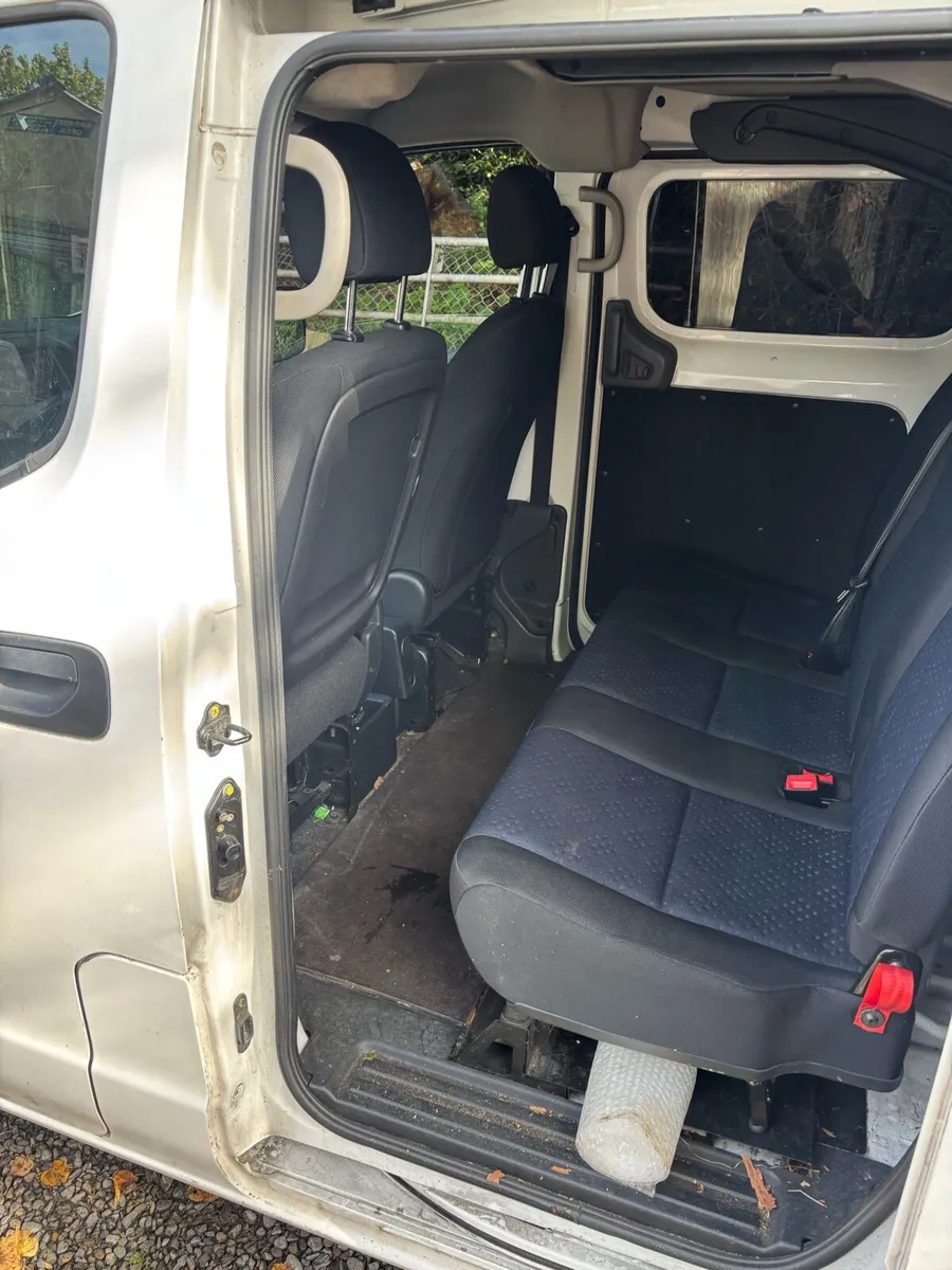 2015 Nissan NV200 - Image 4