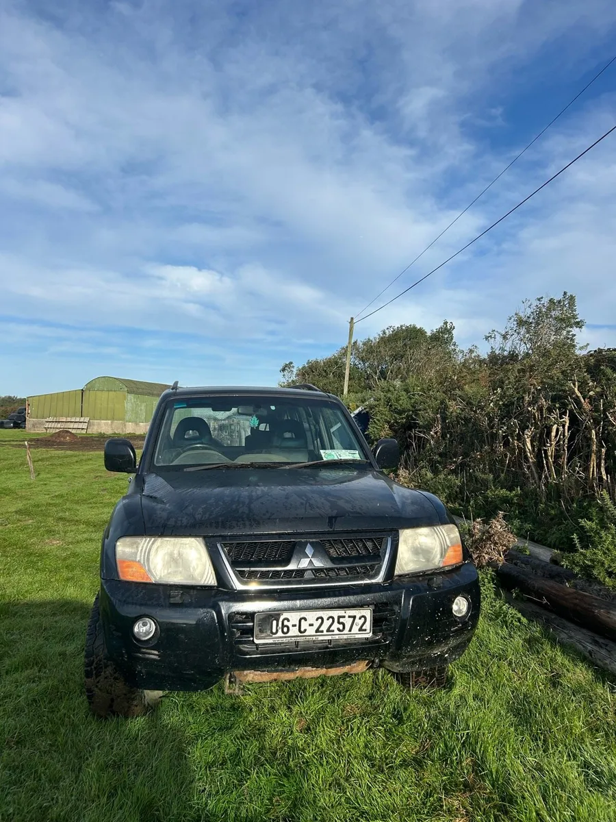 06 Mitsubishi Pajero - Image 1