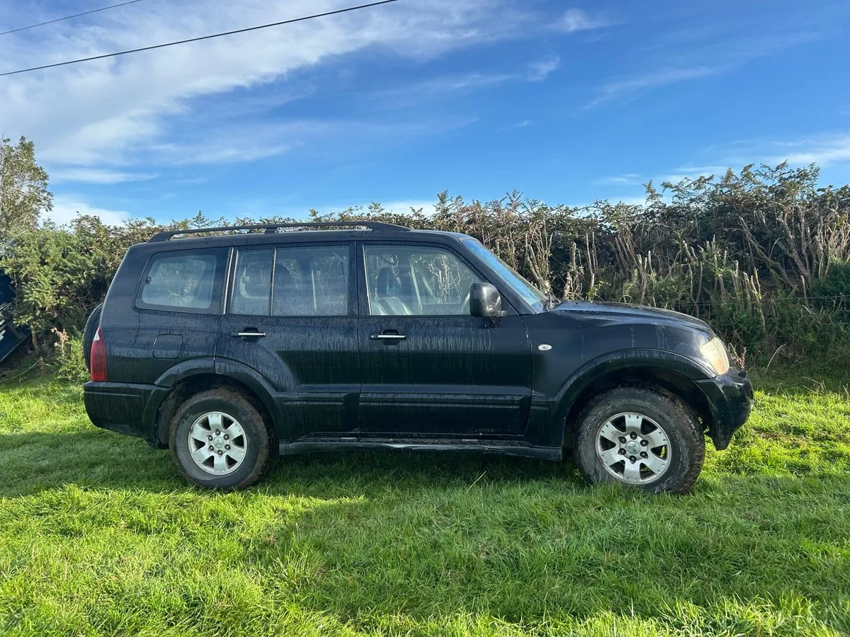 06 Mitsubishi Pajero - Image 2