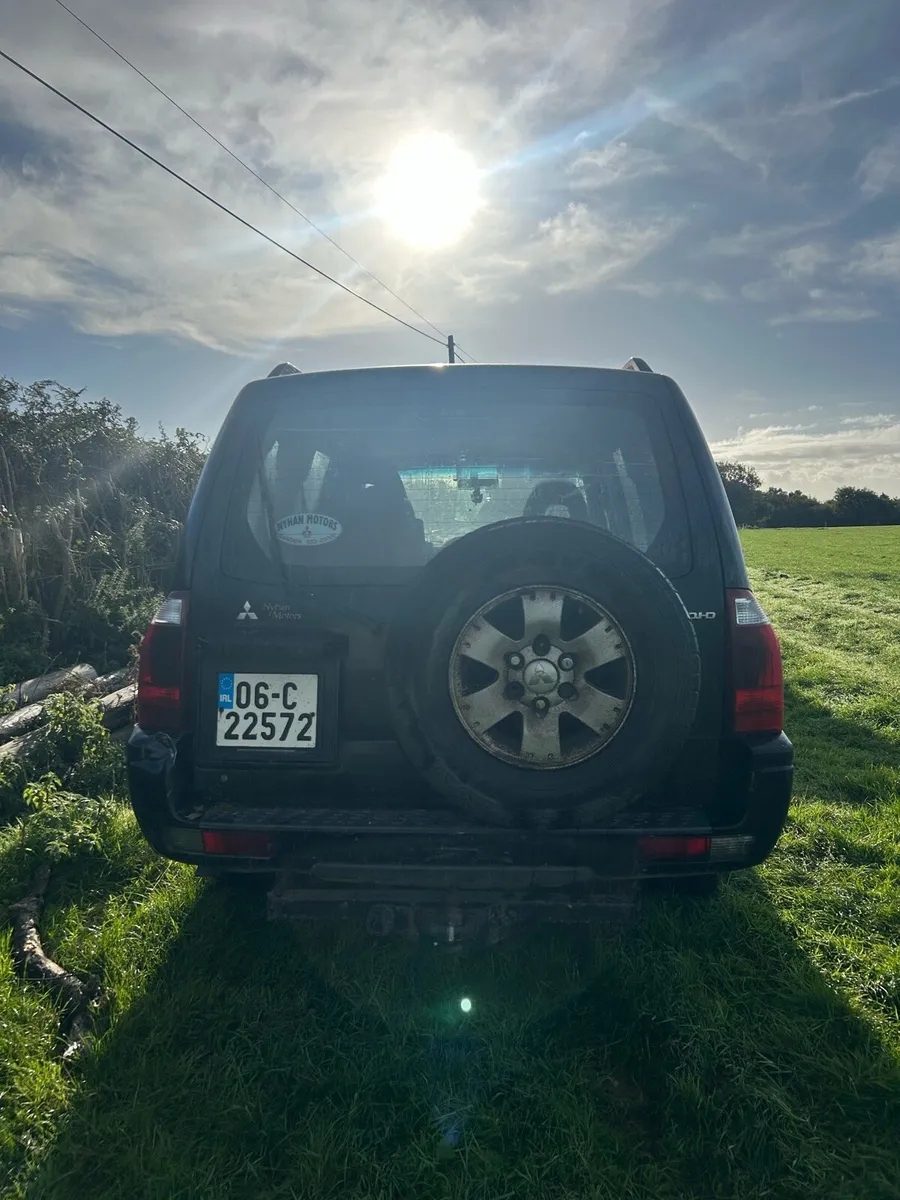 06 Mitsubishi Pajero - Image 4