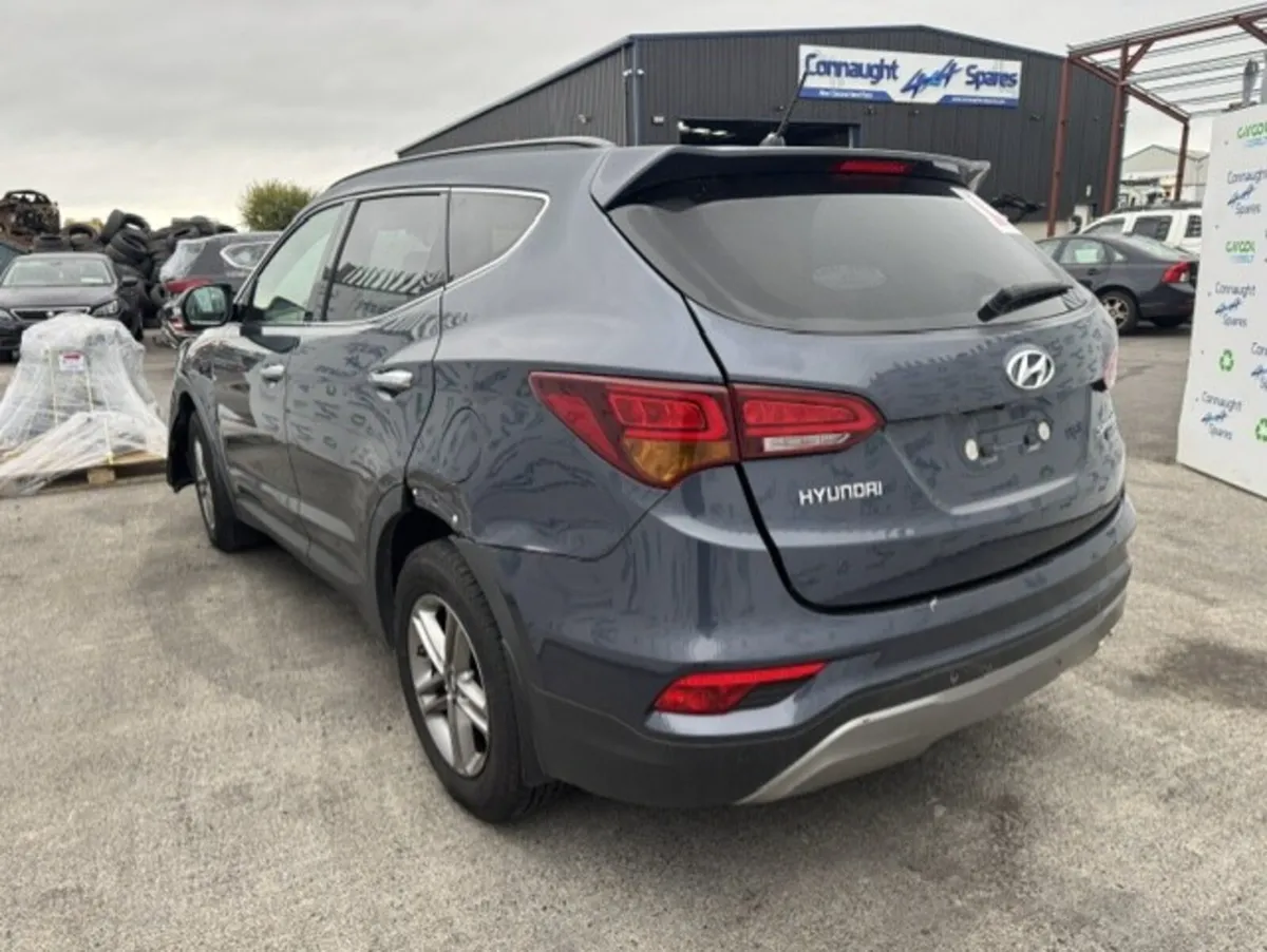 2017 SANTA FE 2.2D MAN 4WD JUST IN FOR BREAKING - Image 3