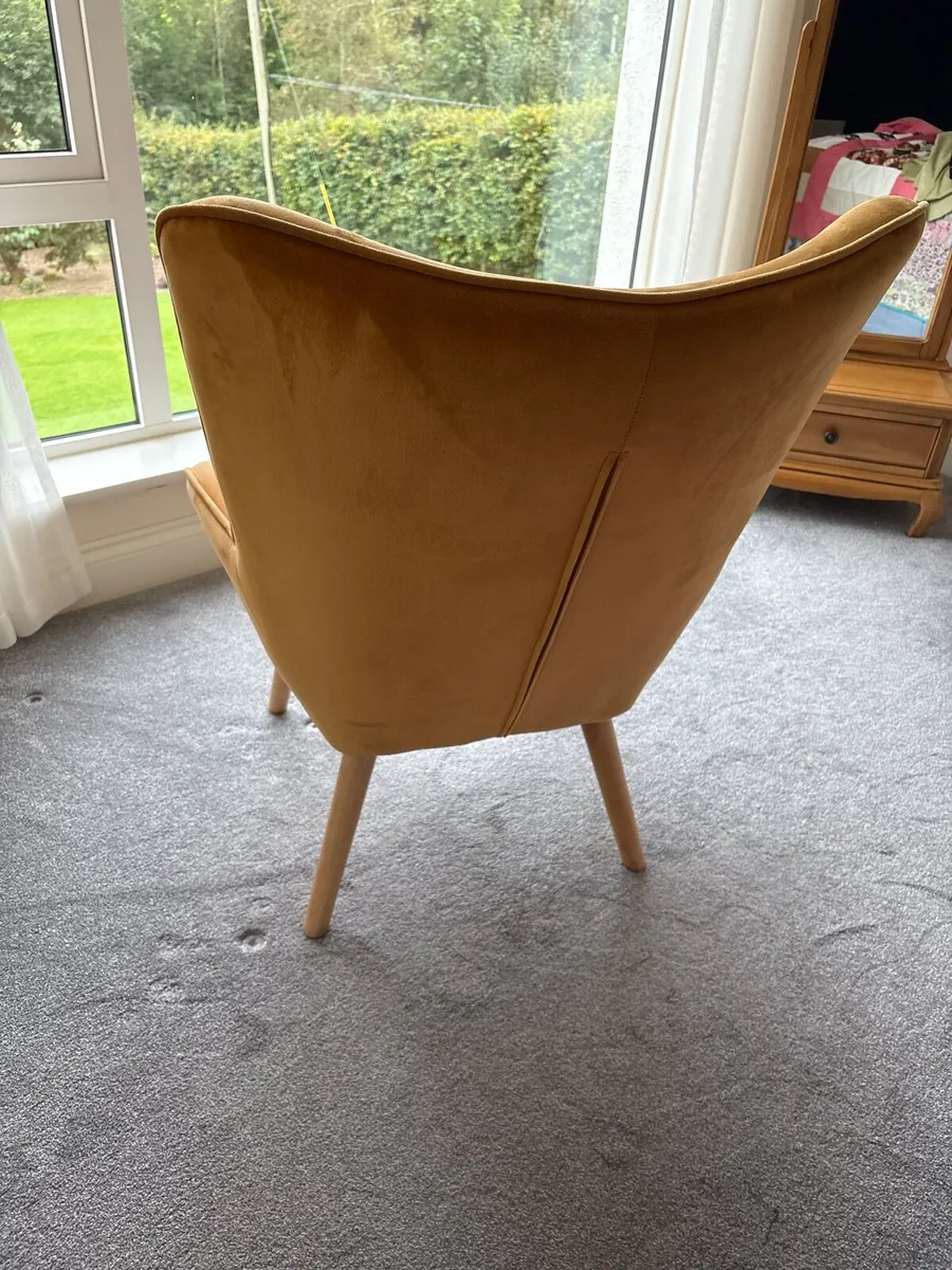 Mustard velvet  accent armchair - Image 2
