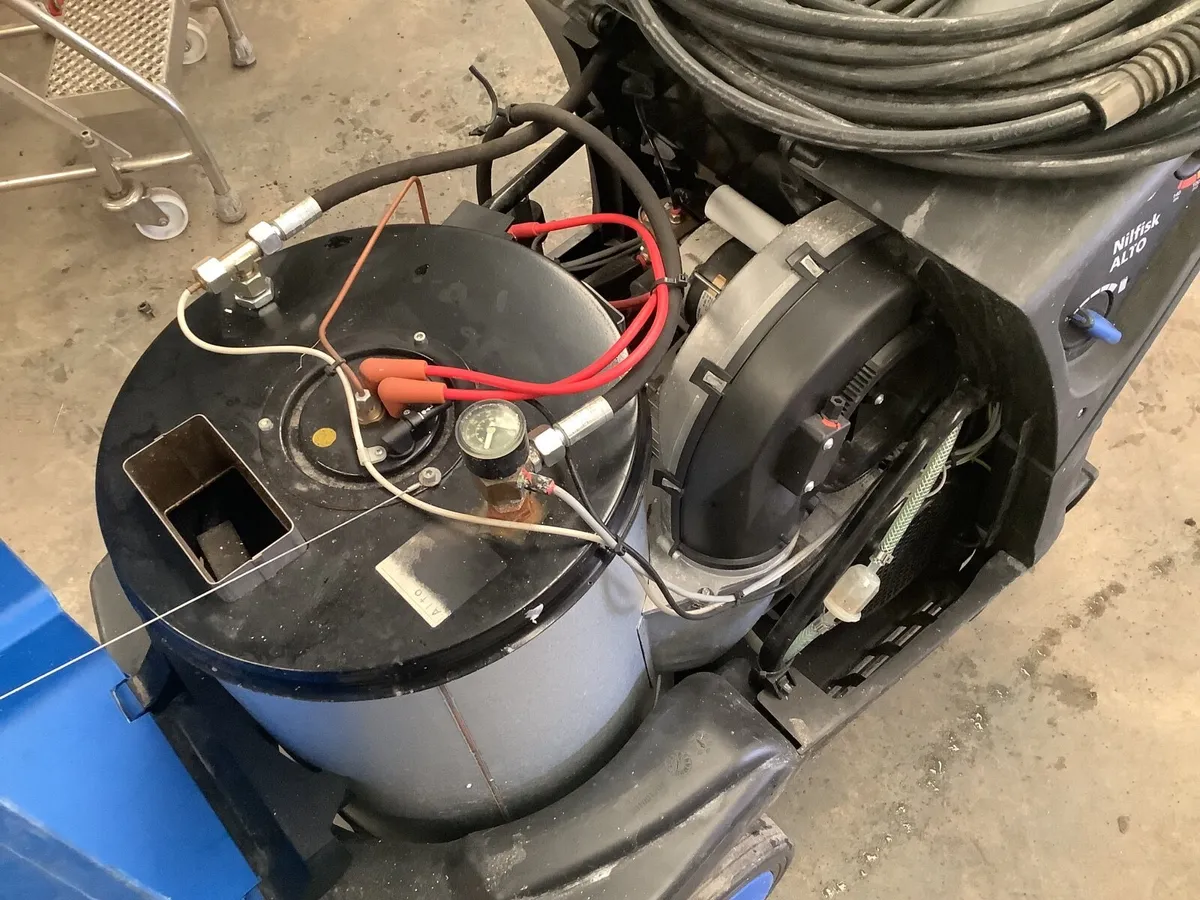 Hot / cold pressure washer - Image 2