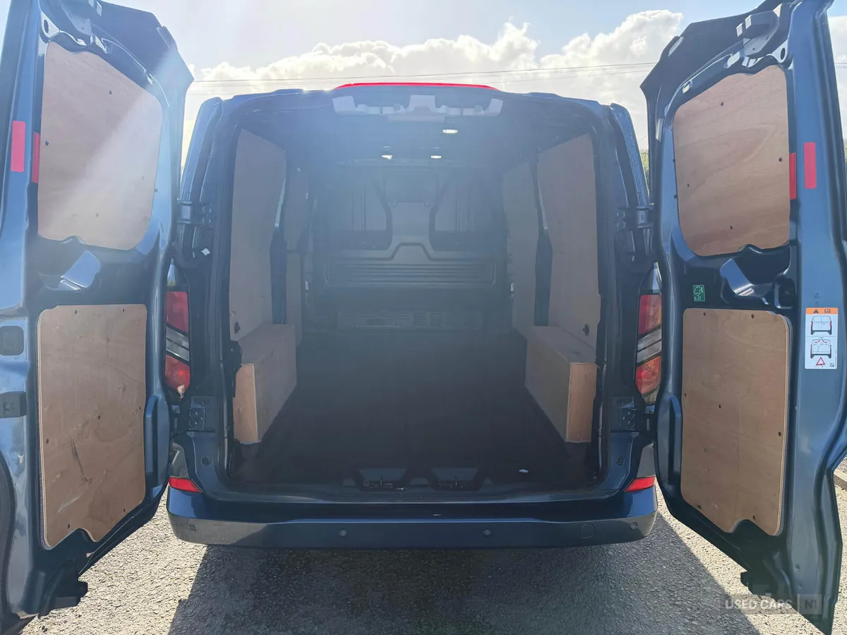 Ford Transit Custom 320 L2 DIESEL FWD - Image 3