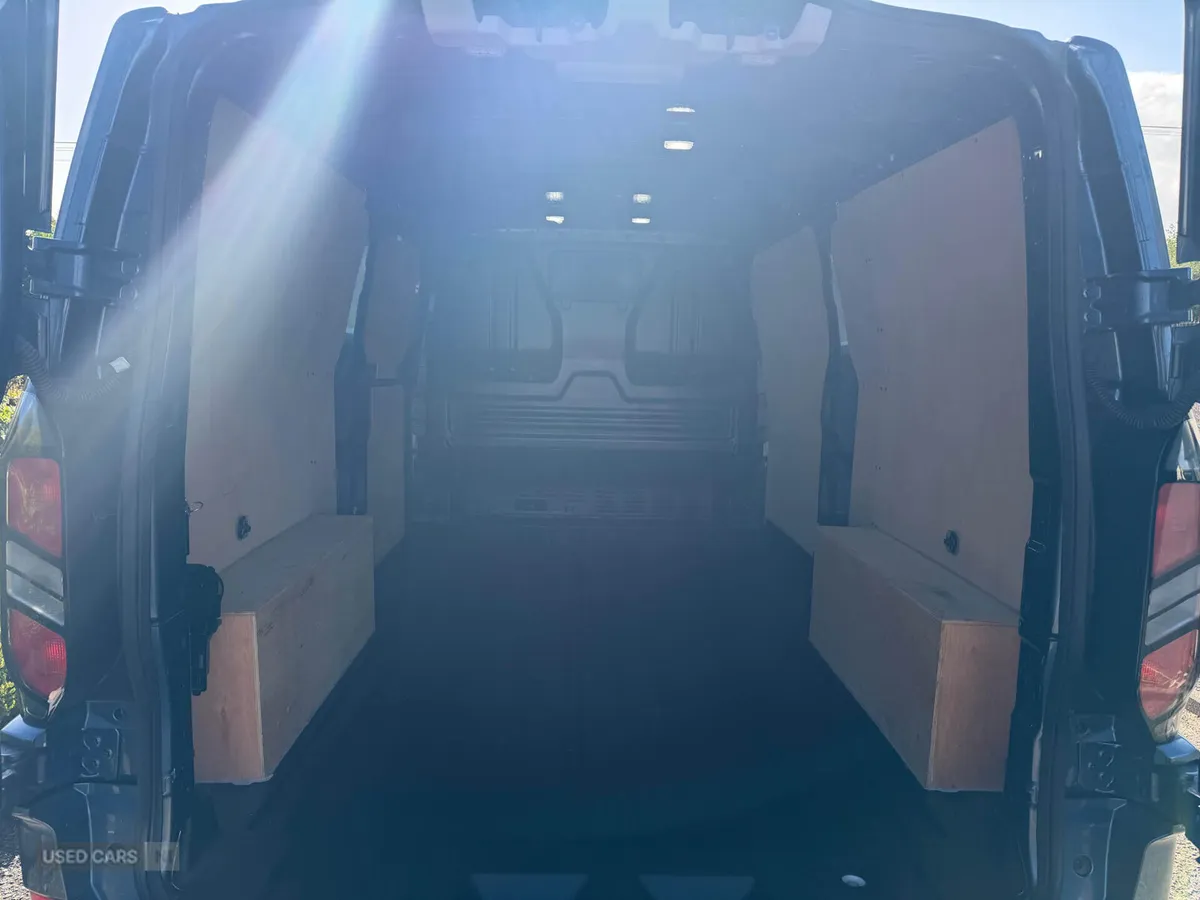 Ford Transit Custom 320 L2 DIESEL FWD - Image 4