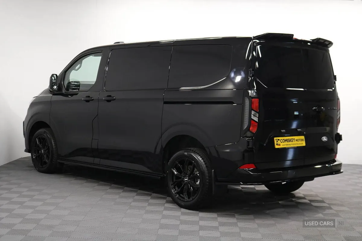 Ford Transit Custom 320 EcoBlue Limited - Image 4