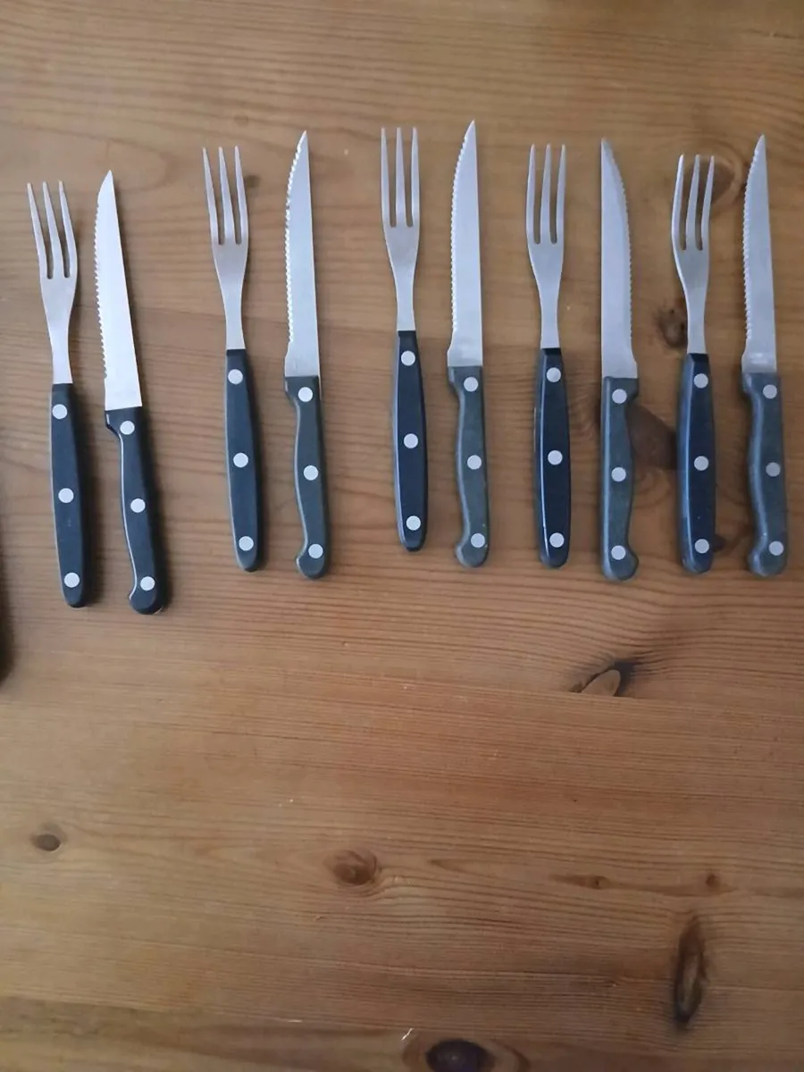 A 12-piece stainless steel steak knife and fork se - Image 1