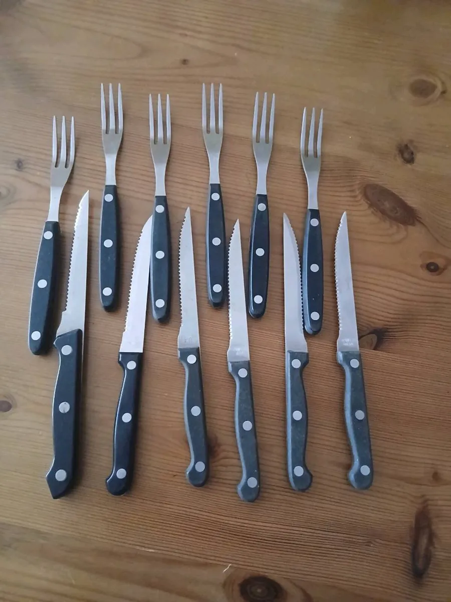 A 12-piece stainless steel steak knife and fork se - Image 2