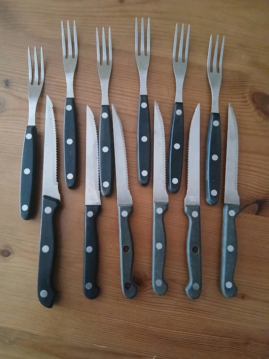 A 12-piece stainless steel steak knife and fork se - Image 3