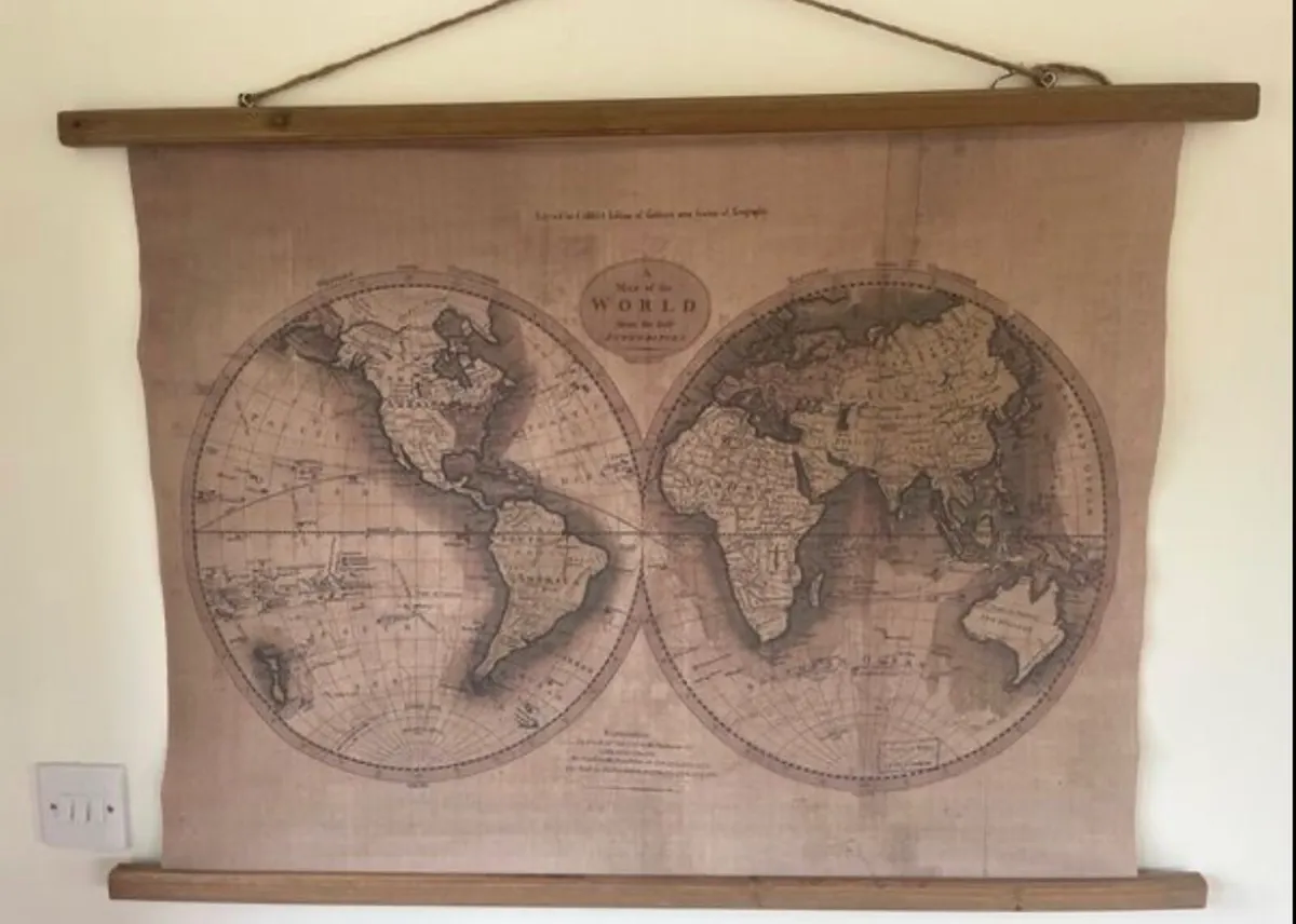 Vintage canvas map of the world - Image 1